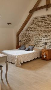 Postel nebo postele na pokoji v ubytování La Bastide du Moulin - Mont St Michel