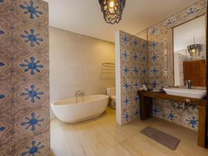 Ένα μπάνιο στο Skyla Villa Ubud by Supala