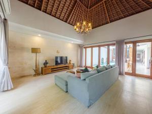 Μια τηλεόραση ή/και κέντρο ψυχαγωγίας στο Skyla Villa Ubud by Supala