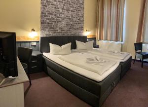 Postel nebo postele na pokoji v ubytování Hotel Carl von Clausewitz