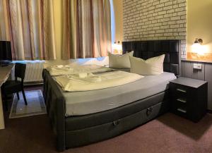 Postel nebo postele na pokoji v ubytování Hotel Carl von Clausewitz