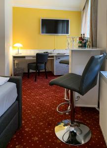 TV a/nebo společenská místnost v ubytování Hotel Carl von Clausewitz