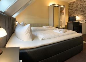 Postel nebo postele na pokoji v ubytování Hotel Carl von Clausewitz