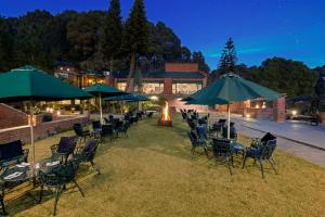 Zahrada ubytování Baikunth Resort, Kasauli by Leisure Hotels