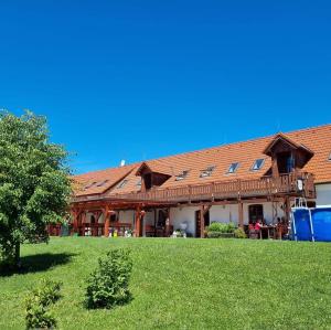 Budova, kde se penzion – hostinec nachází
