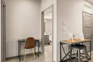 Φωτογραφία από το άλμπουμ του Stunning Westgate CozySuites by stadium with pool 12 σε Γκλέντεϊλ +27 φωτογραφίες