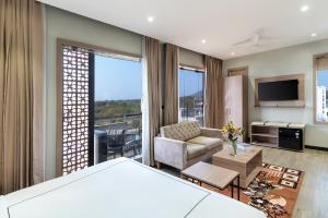 Hotel Blue Chip - My Downtown Hotels的电视和/或娱乐中心