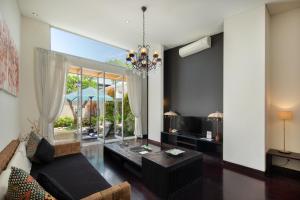 Khu vực ghế ngồi tại The Seiryu Boutique Bali Villas
