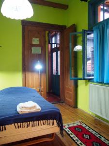 Postel nebo postele na pokoji v ubytování Guest Accommodation Etno Konak Tašana