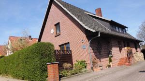 a red brick house with a black roof at Ferienwohnung Sommerfeld in Bispingen