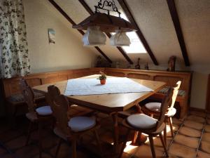 a dining room with a wooden table and chairs at Ferienwohnung Georg in Boppard