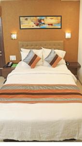 Postel nebo postele na pokoji v ubytování Click Hotel Yuvraj