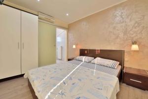 Posteľ alebo postele v izbe v ubytovaní Apartments in Sukosan/Zadar Riviera 7897 + 37 fotografií