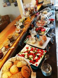 a buffet with several trays of different types of food at Gästehaus Nord-West 1700 - Doppelzimmer Beach in Steenfeld