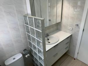 Kúpeľňa v ubytovaní Agi Cap Llarg