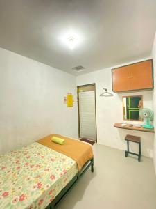 Postelja oz. postelje v sobi nastanitve Sonosewu Guesthouse Syariah