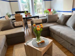 Ein Sitzbereich in der Unterkunft Ferienwohnung Thiel