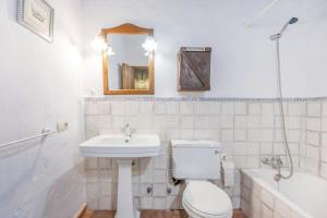 a bathroom with a toilet and a sink and a tub at Casa Rural Altillo in Zahara de la Sierra