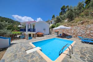 The swimming pool at or close to ΣΕΡΓΙΑΝΙ ΣΚΟΠΕΛΟΥ