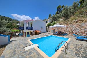 a villa with a swimming pool and a house at ΣΕΡΓΙΑΝΙ ΣΚΟΠΕΛΟΥ in Skopelos Town