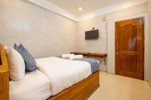 Postel nebo postele na pokoji v ubytování Hotel Arya Grand Rameswaram by Nimalan