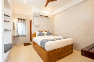 Postel nebo postele na pokoji v ubytování Hotel Arya Grand Rameswaram by Nimalan