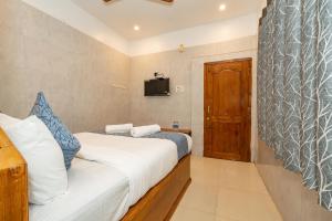 Postel nebo postele na pokoji v ubytování Hotel Arya Grand Rameswaram by Nimalan