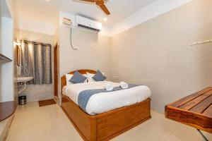 Postel nebo postele na pokoji v ubytování Hotel Arya Grand Rameswaram by Nimalan