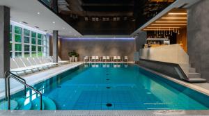 Bazén v ubytovaní Wellness Hotel Svornost alebo v jeho blízkosti