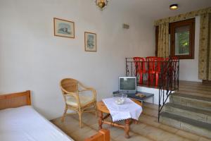 Postel nebo postele na pokoji v ubytování Kipos Hotel
