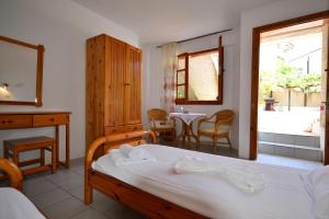 Postel nebo postele na pokoji v ubytování Kipos Hotel