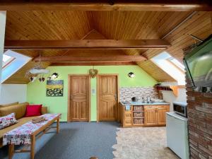 Kuchyňa alebo kuchynka v ubytovaní Holiday Resort Švárny