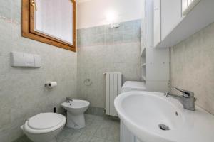 Koupelna v ubytování Acqua e Sole: Casa con Piscina e Area Solarium