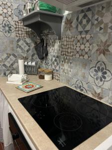 a kitchen with a black stove top in a counter at Cocciu D’amuri in Palermo