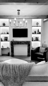 a living room with a fireplace and a television at Verdon - Appartement d'Architecte in Comps-sur-Artuby