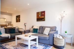 Posezení v ubytování Luxury 2 Bed Apartment + 11 fotografií