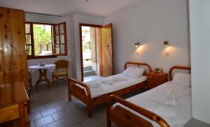 Postel nebo postele na pokoji v ubytování Kipos Hotel