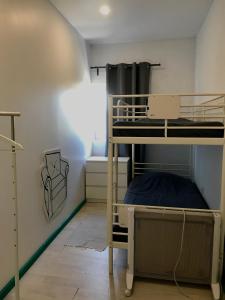 Cama ou camas em um quarto em My Hostel