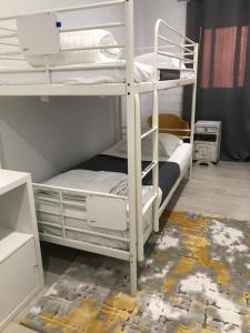 Cama ou camas em um quarto em My Hostel
