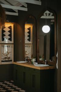 a bathroom with two sinks and two mirrors at Knus Richmond in Richmond +96 photos