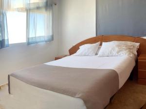 Postel nebo postele na pokoji v ubytování Ático Blaumar Vistas al mar by Hugo Beach + 7 fotografií