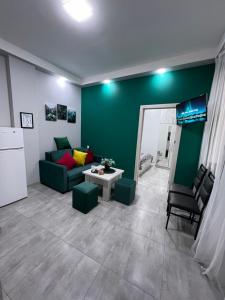 Posezení v ubytování Cosy Apartment with Good Location Self Check In