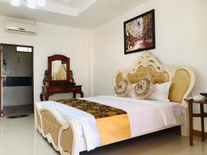 A bed or beds in a room at Vang Vieng Romantic Place Resort