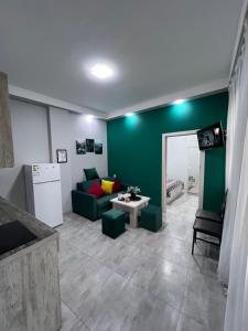 Posezení v ubytování Cosy Apartment with Good Location Self Check In