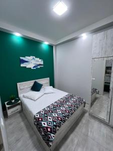 Postel nebo postele na pokoji v ubytování Cosy Apartment with Good Location Self Check In