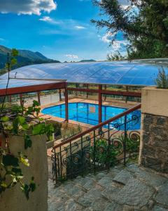a view of a swimming pool from a house at Esquilo Hotel in Monte Verde