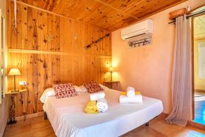 Postel nebo postele na pokoji v ubytování Villa KASHMIR by Mallorca Villa Selection