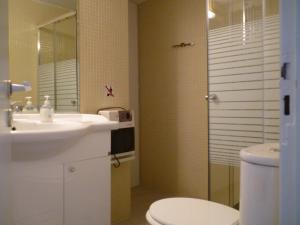 A bathroom at Seafront Villa Aggeliki