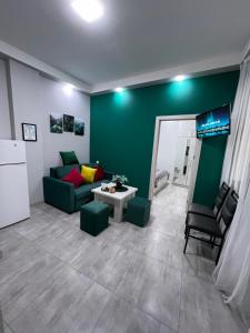 Posezení v ubytování Cosy Apartment with Good Location Self Check In