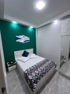 Postel nebo postele na pokoji v ubytování Cosy Apartment with Good Location Self Check In